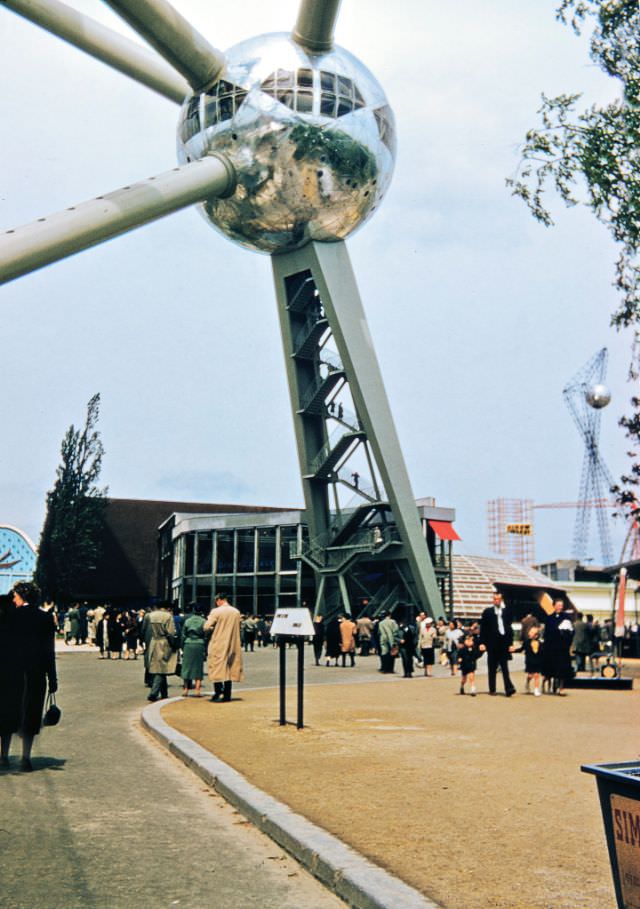 #139 Atomium.