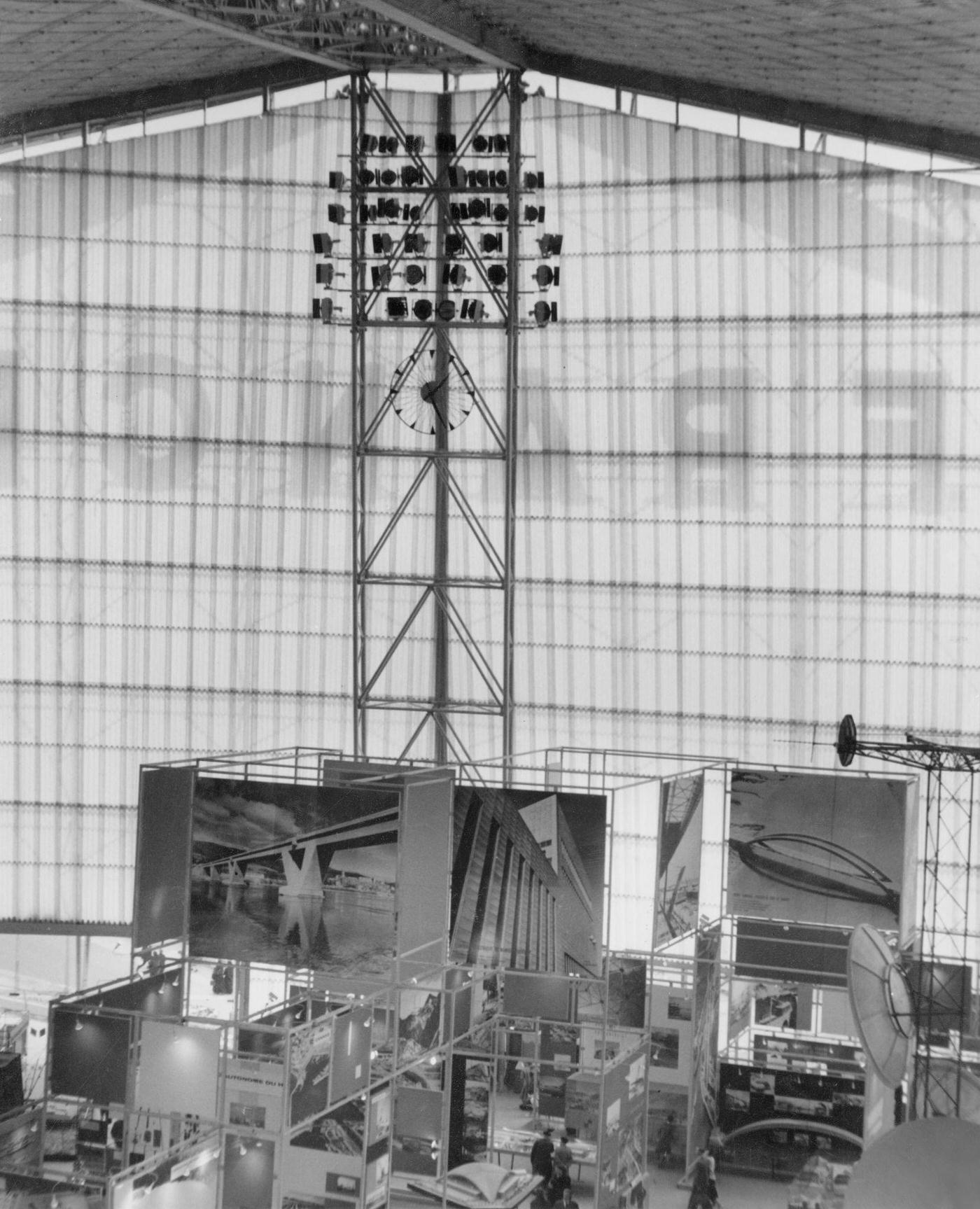 #16 French Pavilion, Facade made of polyester resin