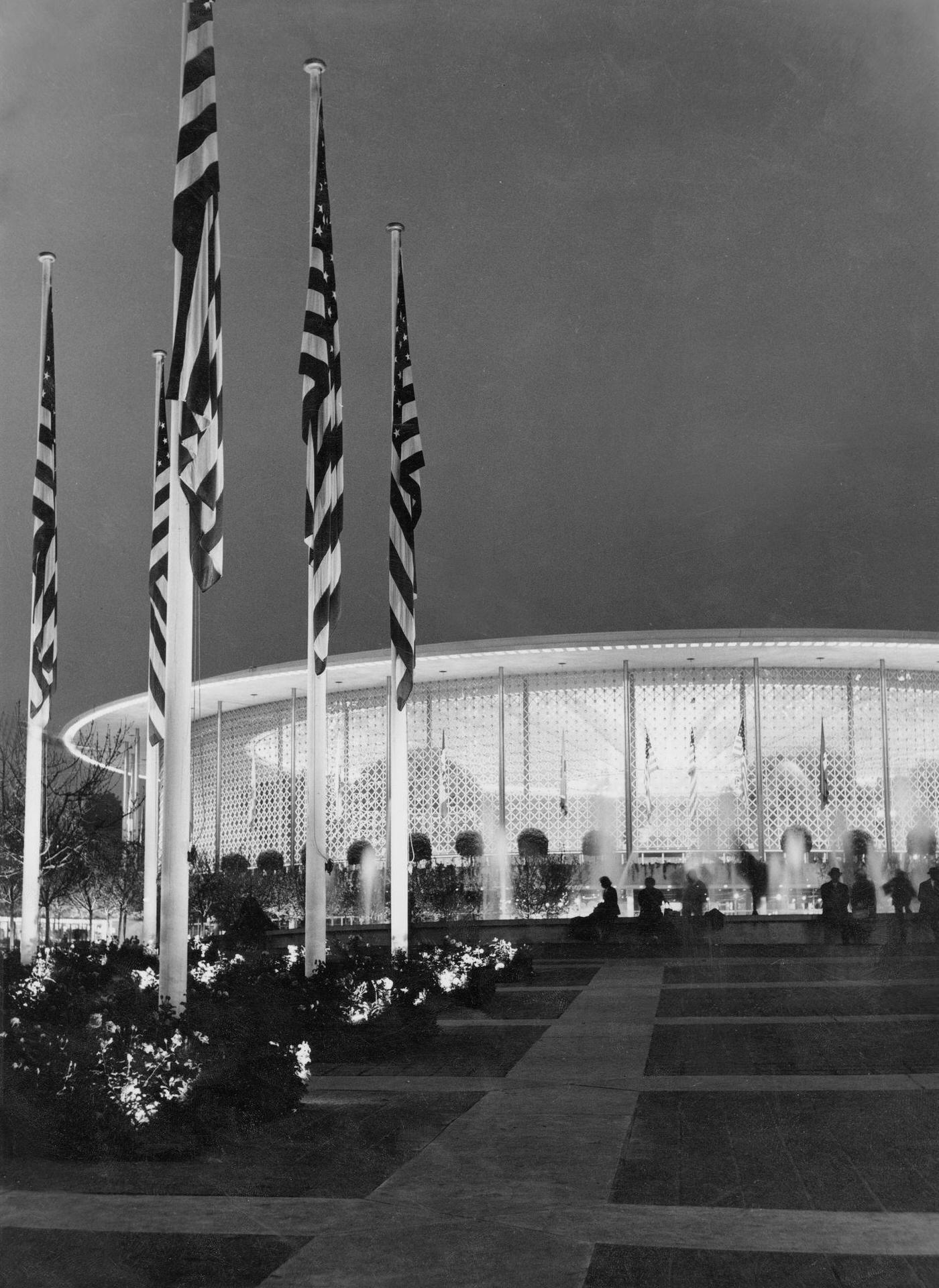 #34 American Pavilion by night, Architect Edward Durell Stone