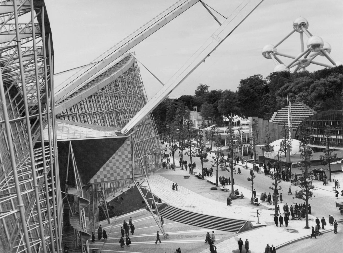 #41 Atomium by night