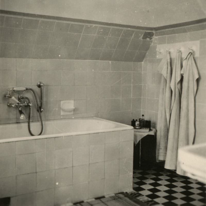 #1 Bathroom in Helga’s Berlin House, 6 Hermannstraße, Zehlendorf, Berlin, Germany, 1940s