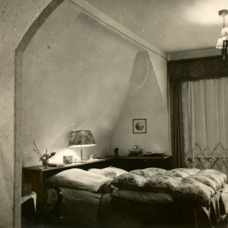 #3 Bedroom in Helga’s Berlin House, 6 Hermannstraße, Zehlendorf, Berlin, Germany, 1940s