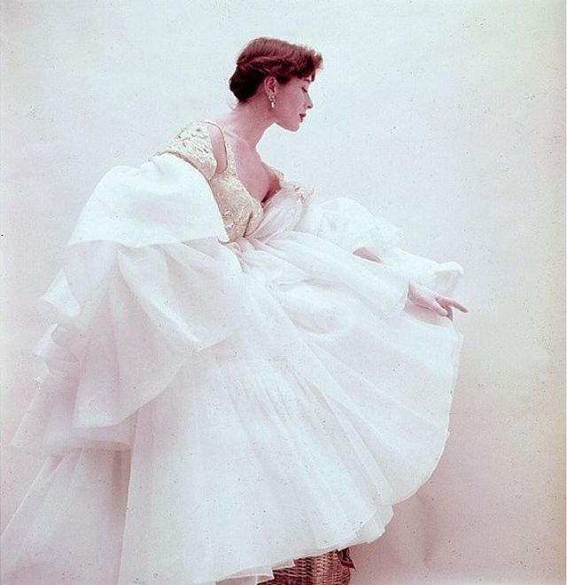 #102 Bettina, 1952