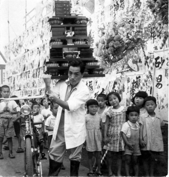 #4 The owner of the Sunabahonten soba, 1945.