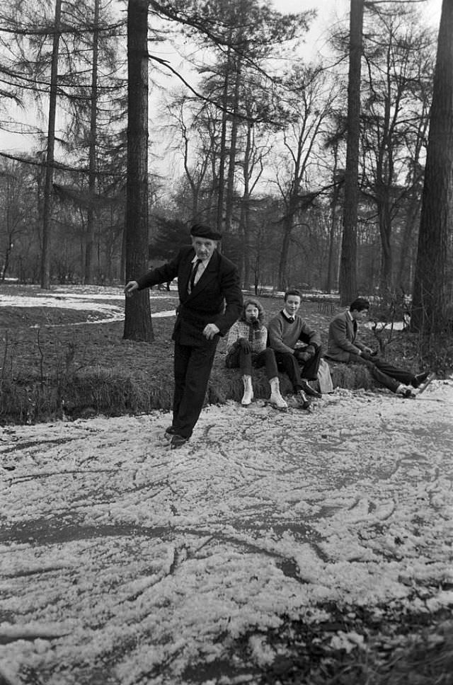 #14 An elerly man cautiously skating while two young people watching him.