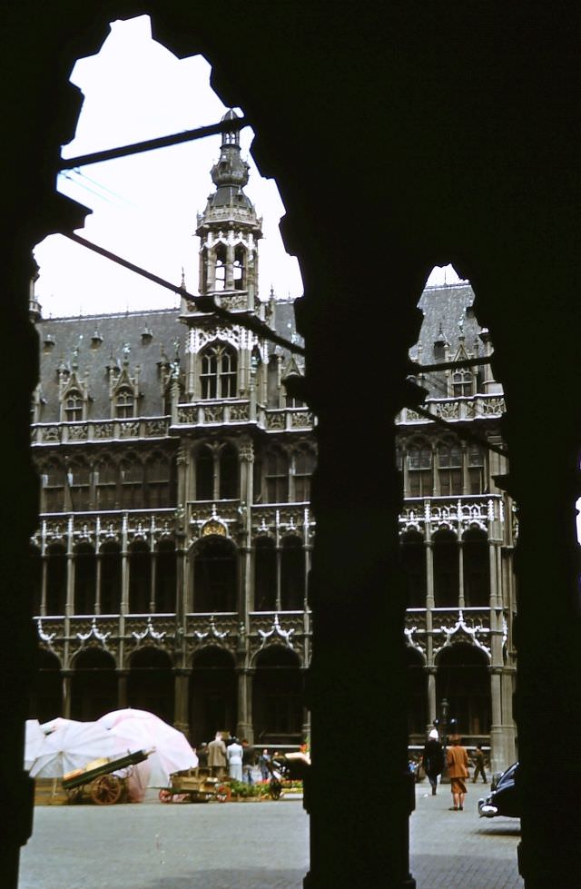 #20 Maison du Roi through archway, La Grand Place, May 1950