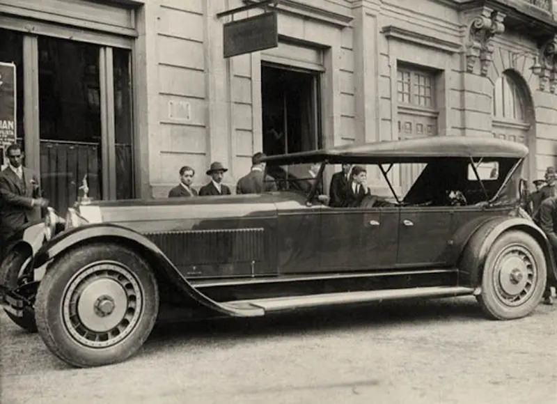 #29 The Elite’s Choice: The Story of Bugatti’s Luxury Cars in the 1920s and 1930s #29 Vehicles & Transporta