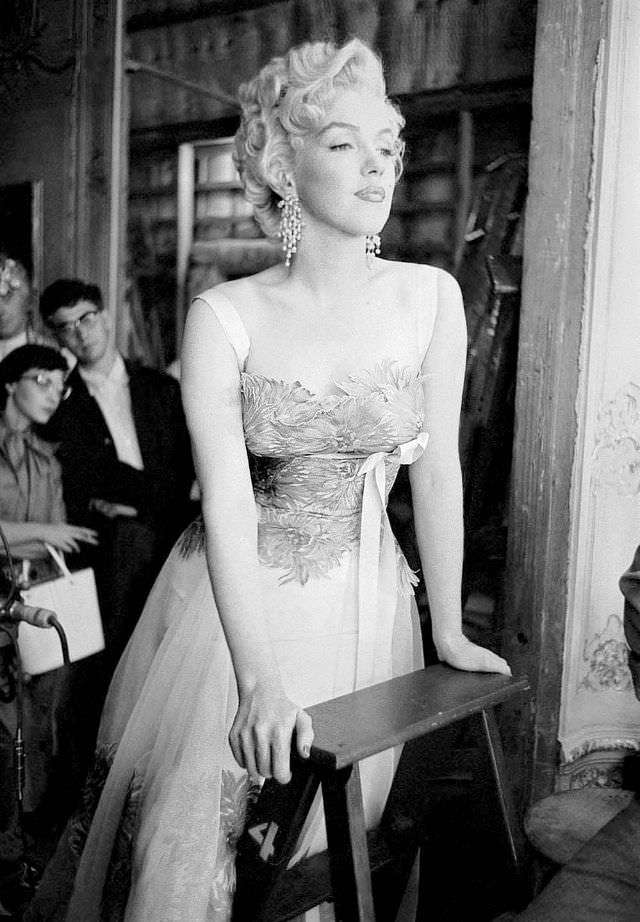 #4 Marilyn Monroe watching the shooting of the film ‘Desireé’, 1953
