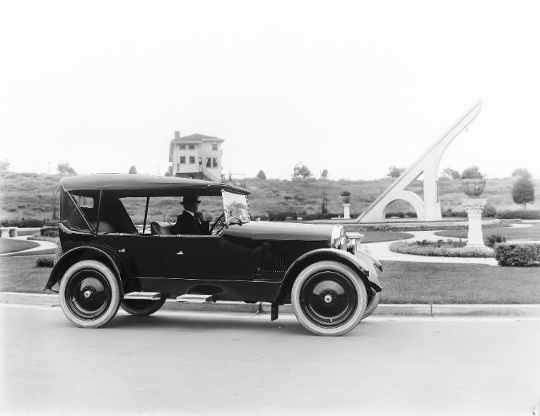 A Haynes Motor Car Co. automobile pictured in front of the “World’s Largest Sundial”. This unusual landmark is still located in the prestigious Ingleside Terraces neighborhood in San Francisco, California, 1920s
