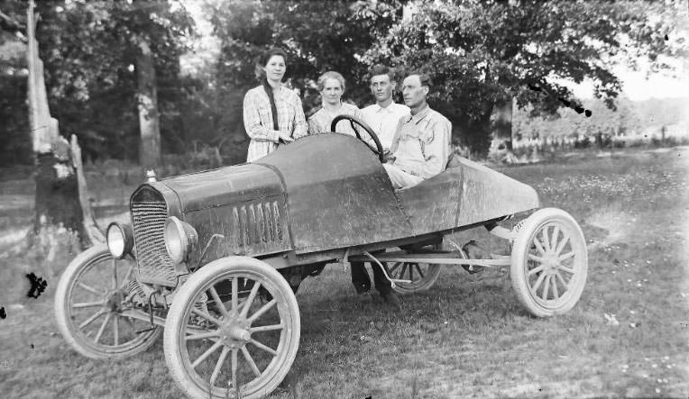 #8 Ford family car, 1910s