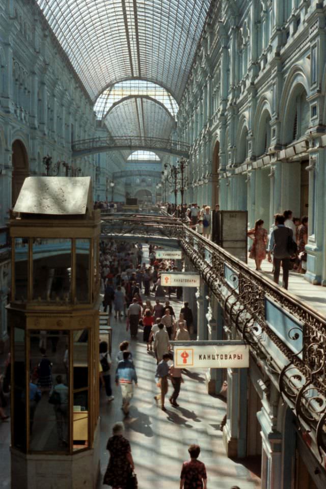 #40 GUM Department Store, Moscow, 1989