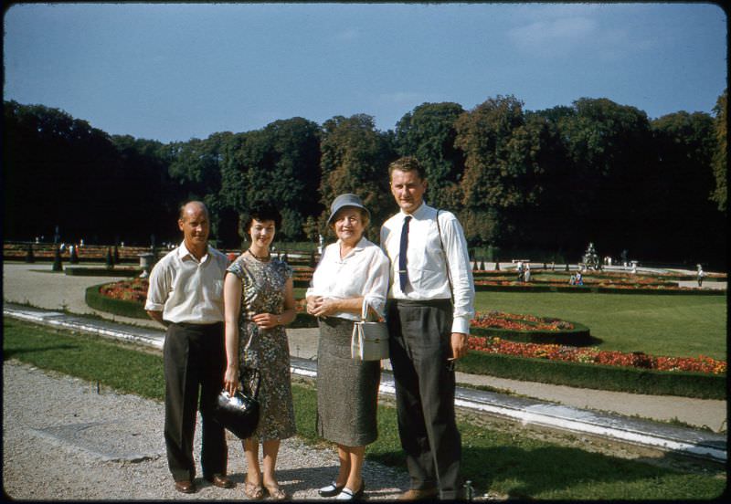 #39 Tourists, France, 1958