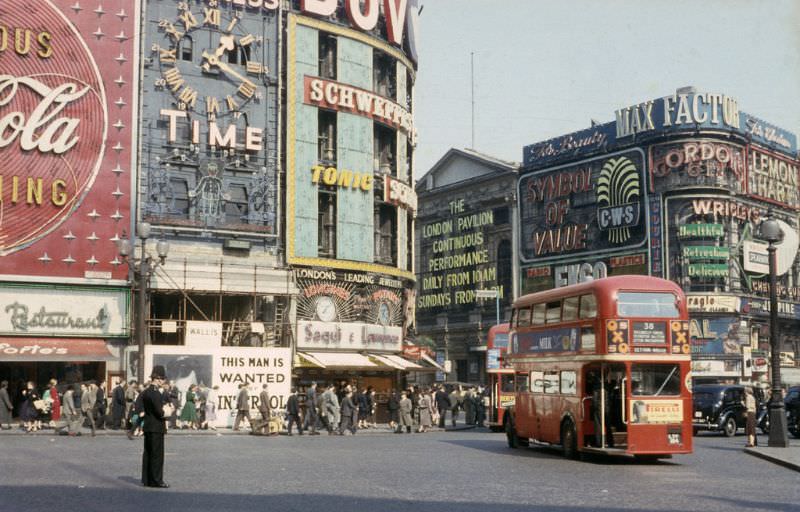 #43 London, Piccadilly Circus, 1950s
