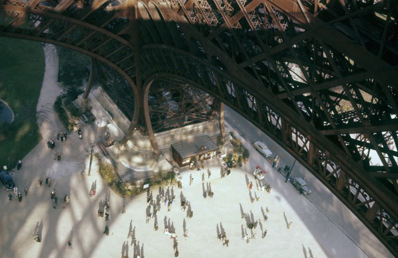 #47 Paris, Eiffel Tower, 1950s