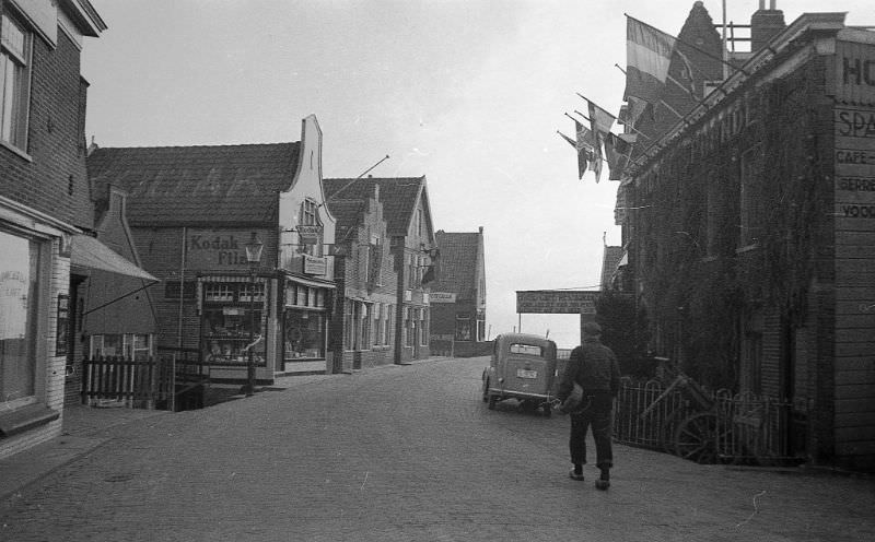 #136 Volendam, Havendijkie, Netherlands, 1950