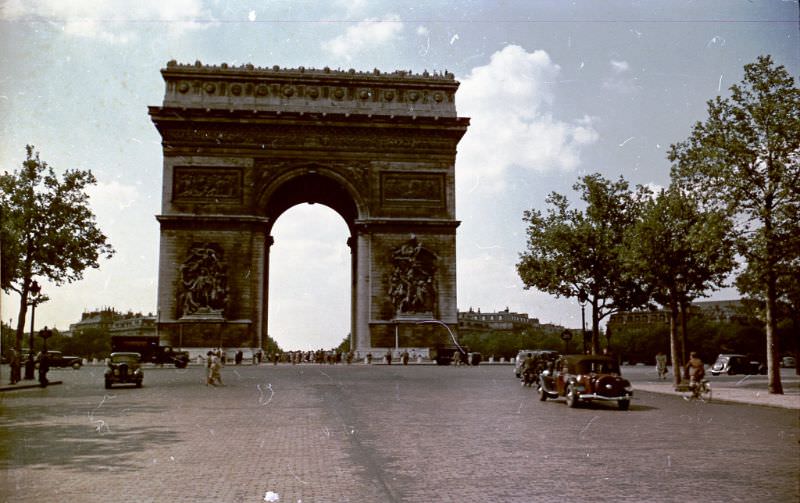 #136 Arc de Triomphe, Paris, France, 1950