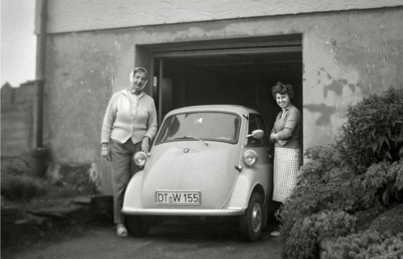 The Isetta: The Unique Microcar from the 1950s that was too ahead of its time Vehicles &; Transporta