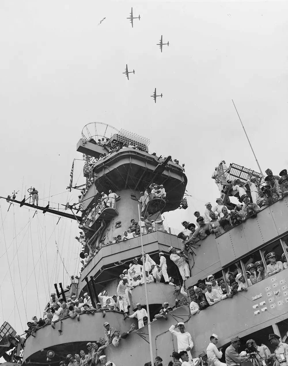 #8 USAAF B-29 bombers fly in formation over USS Missouri, during surrender ceremonies.