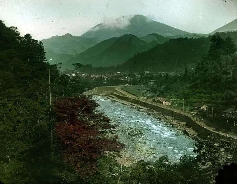 #16 Mount Nantai and Daiya River.