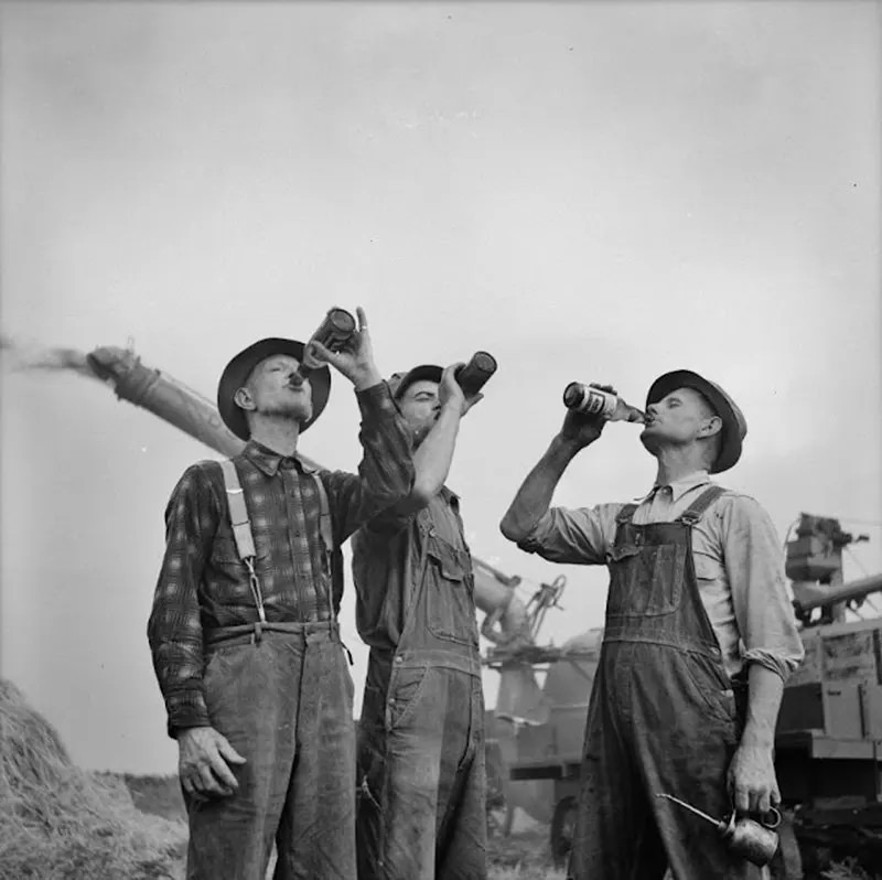 #7 Farmers drinking beer during a hard day’s work, Jackson, Michigan, fall 1941.