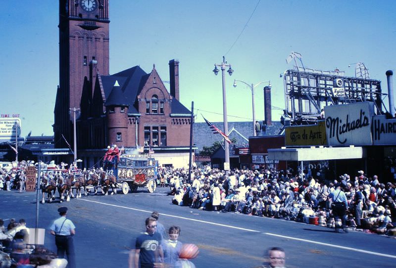 The Spectacular Milwaukee Circus Parade of the 1960s: A Blast from the Past! Places &; People
