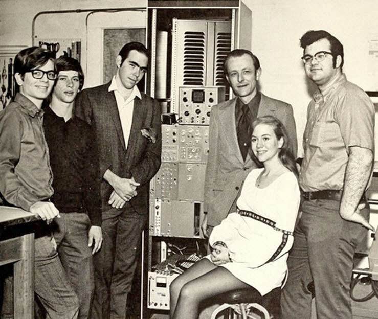 The Miniskirt Marketing Ploy: How Advertisers Used Women to Sell Computers Vintage Ads