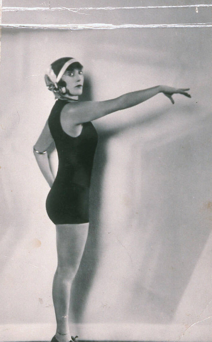 #4 Studio portrait of Annette Kellerman, 1907