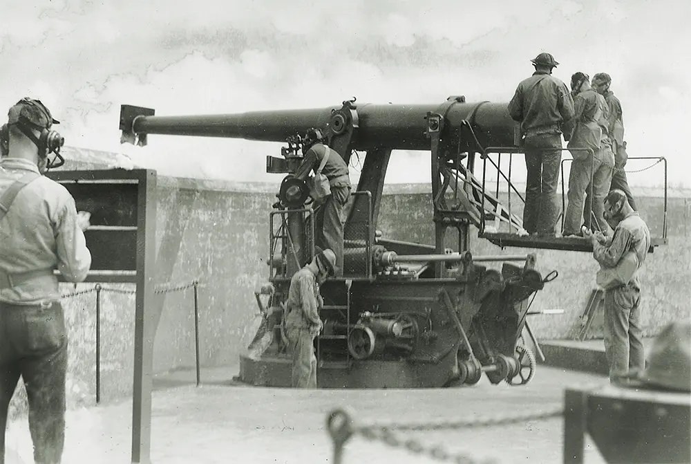 #13 A 10-inch (254 mm) gun at Fort Stevens.