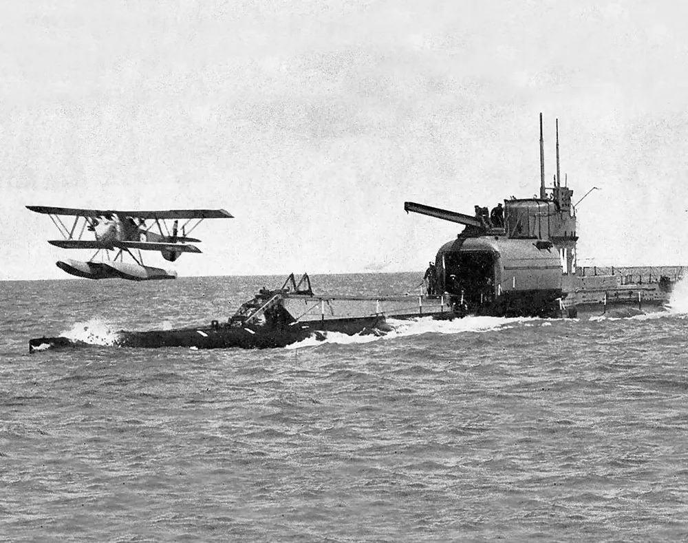 #7 A floatplane similar to Fujita’s takes off.