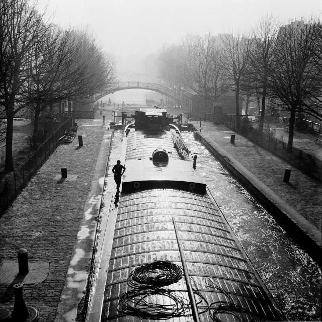 #18 Canal Saint-Martin, Paris, 1936.