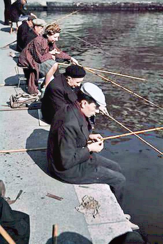 #11 Parisians are shown fishing in the Seine.