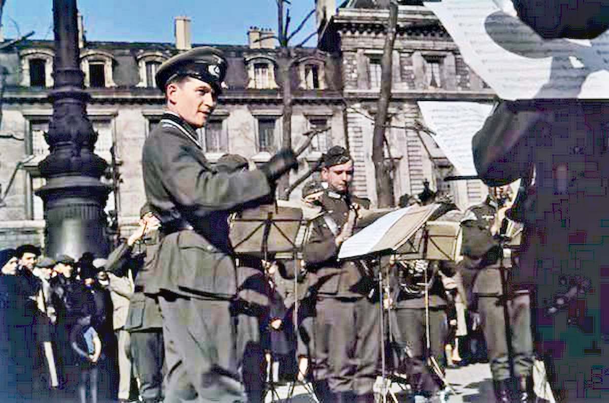 #7 The Nazis were shown as integrated into Paris life in Zucca’s pictures.