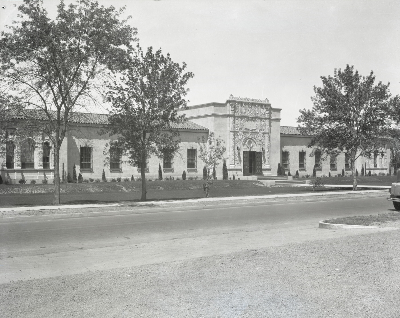 #149 Grunow Memorial Clinic Exterior. The Grunow Memorial Clinic is located on McDowell Road in Phoenix, 1930s