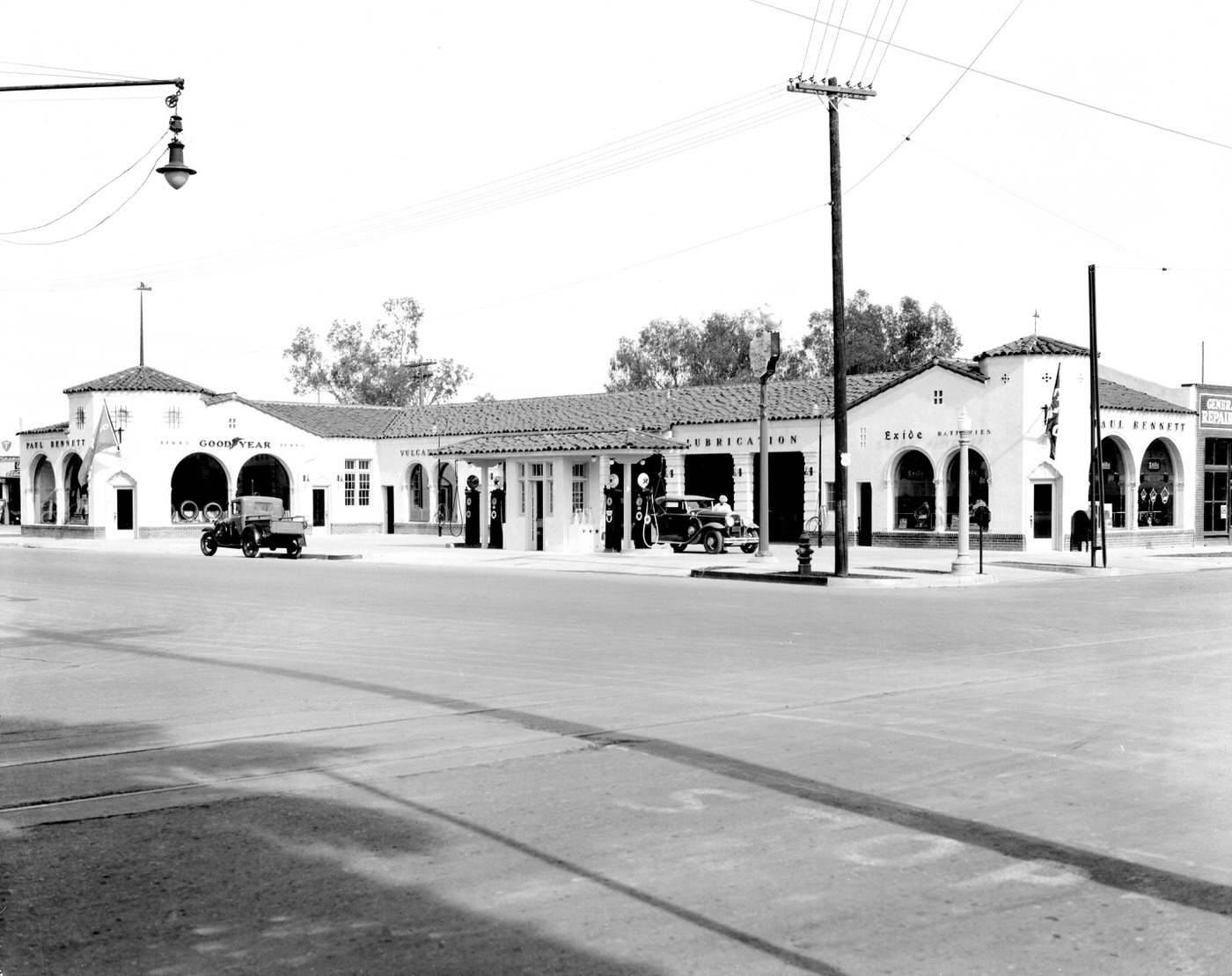 #152 Paul Bennett Service Station Exterior, 1930s