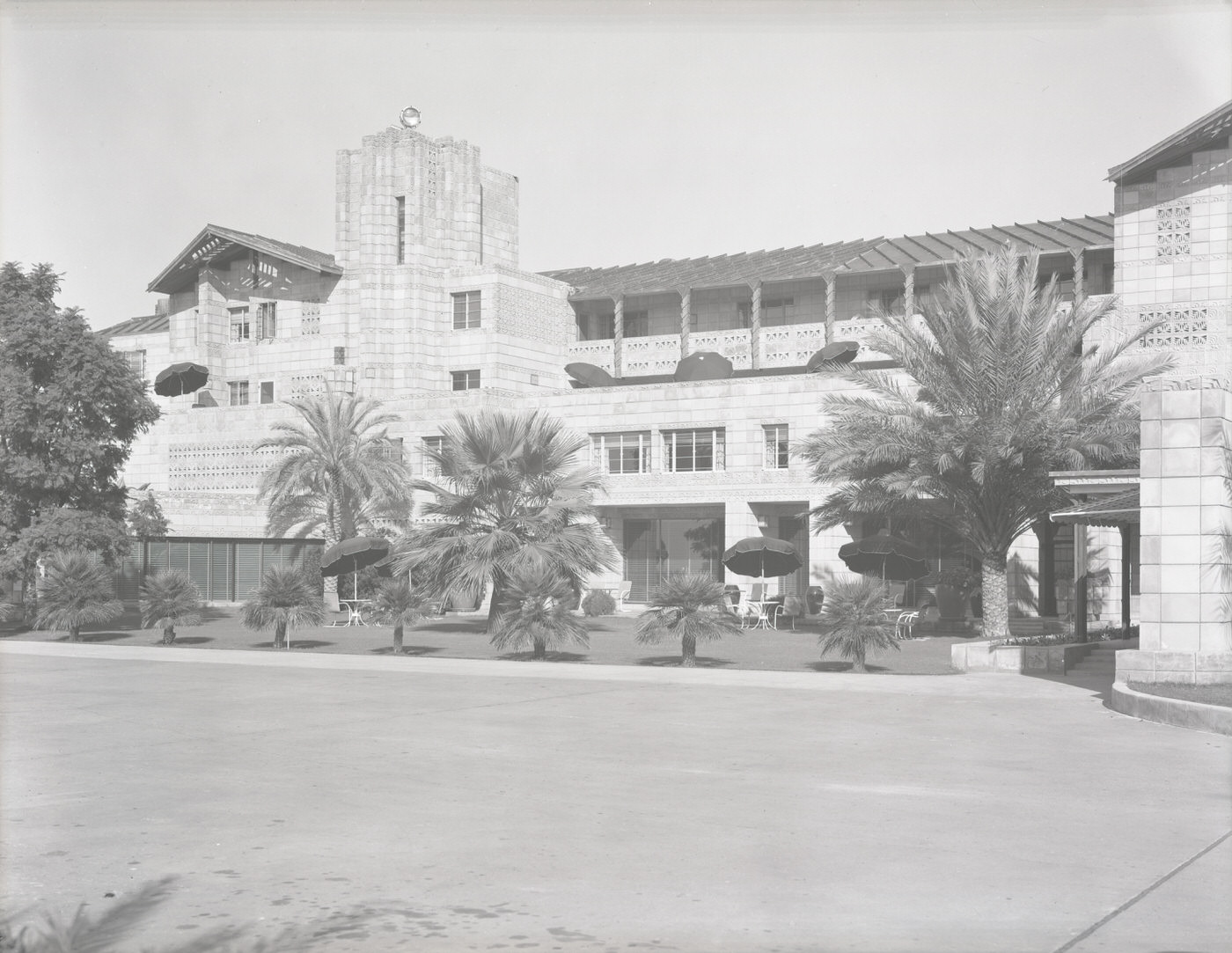 #26 Two Holsom Bakery Eighteen-Wheel Trucks, 1930s