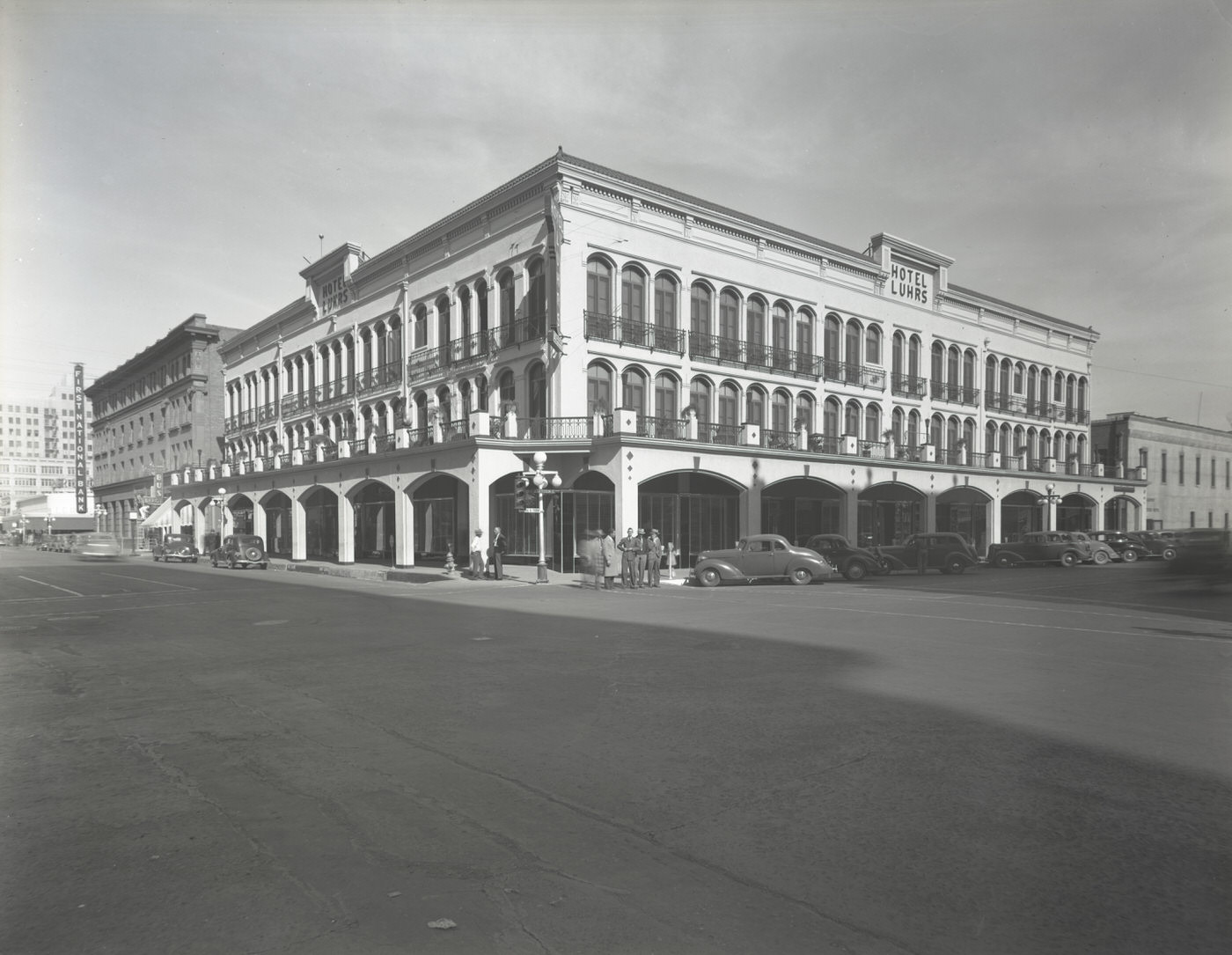 #39 Luhrs Hotel Exterior, 1930s