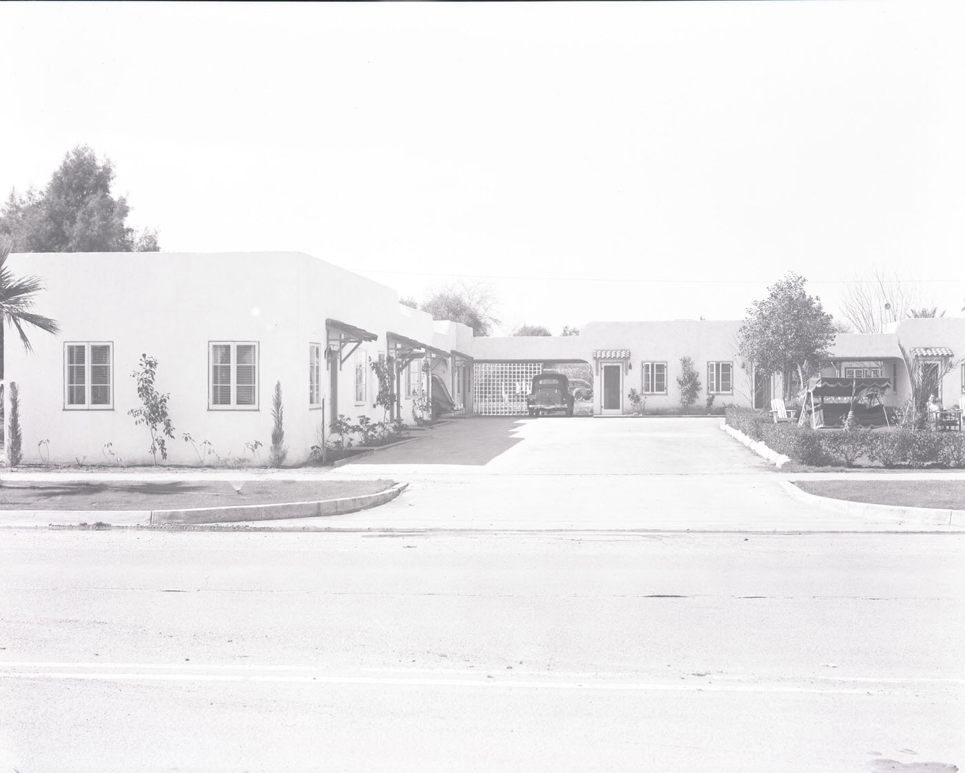 #61 Casa del Sol Auto Court From Street, 1941