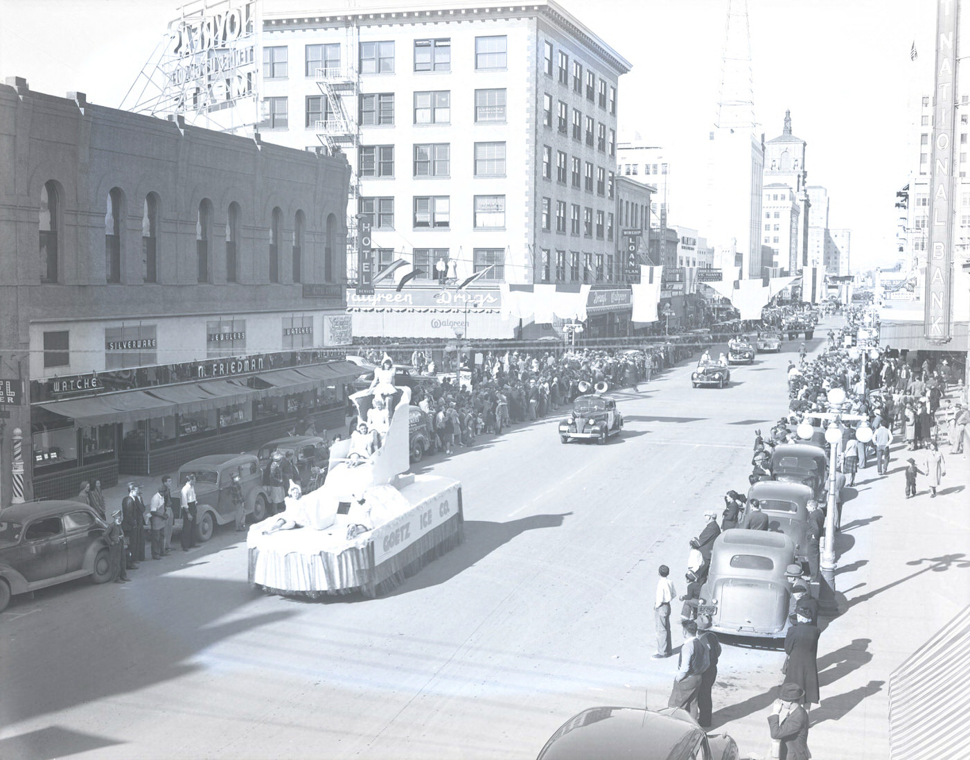 #72 Goetz Ice Company Parade Float, 1941