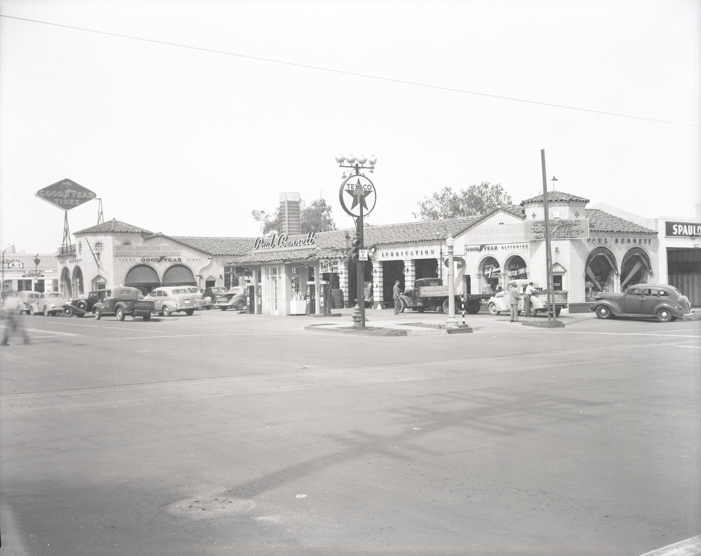 #26 Paul Bennett Super Service Station Exterior, 1943