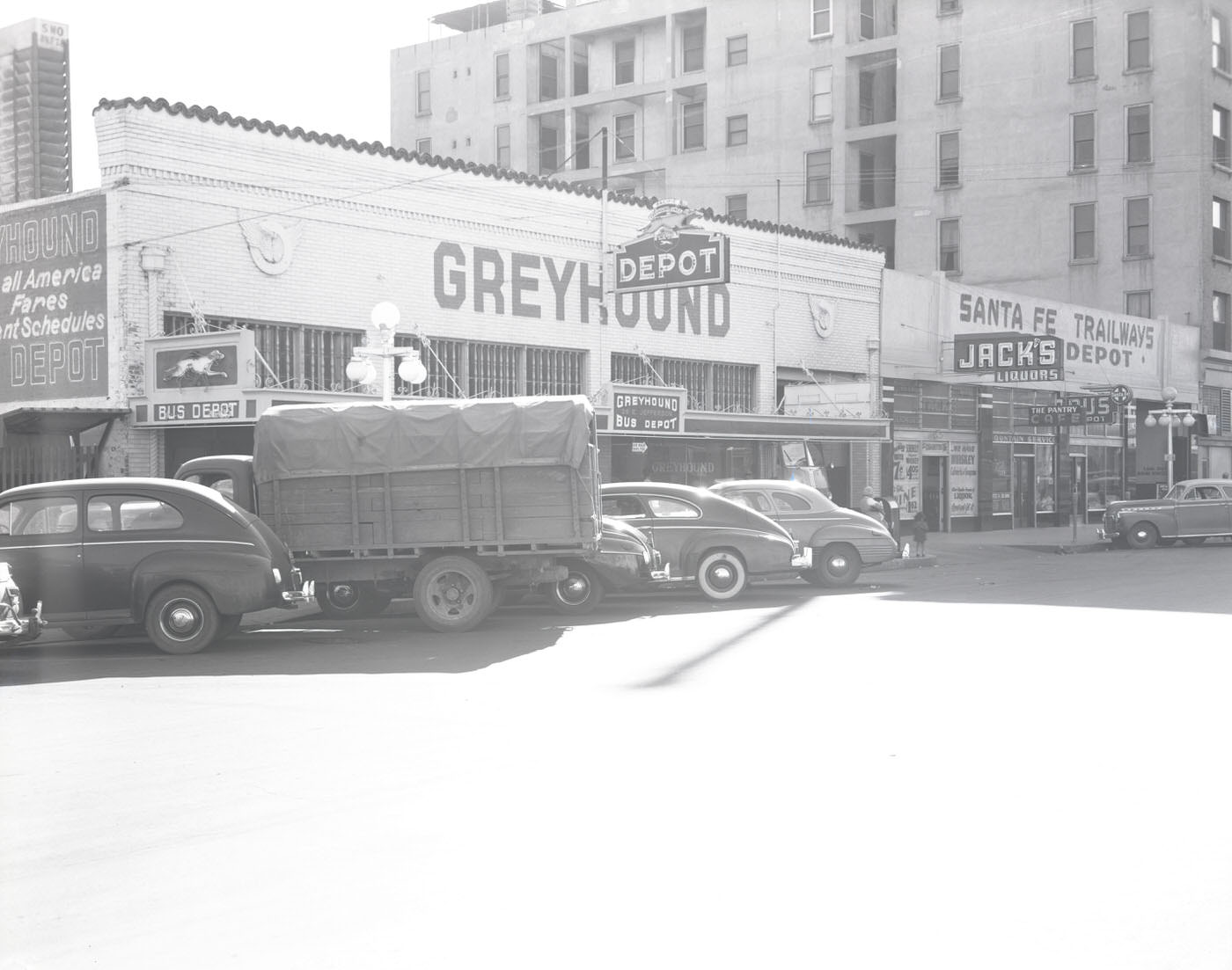 #18 Greyhound Bus Lines Depot, 1944