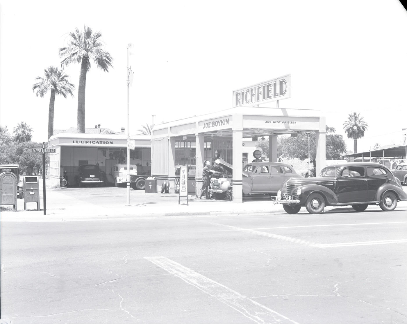 #33 Richfield Oil Co. Service Station, 1944