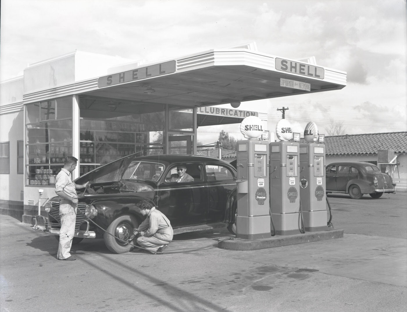 #1 Shell Oil Co. Service Station Exterior, 1944
