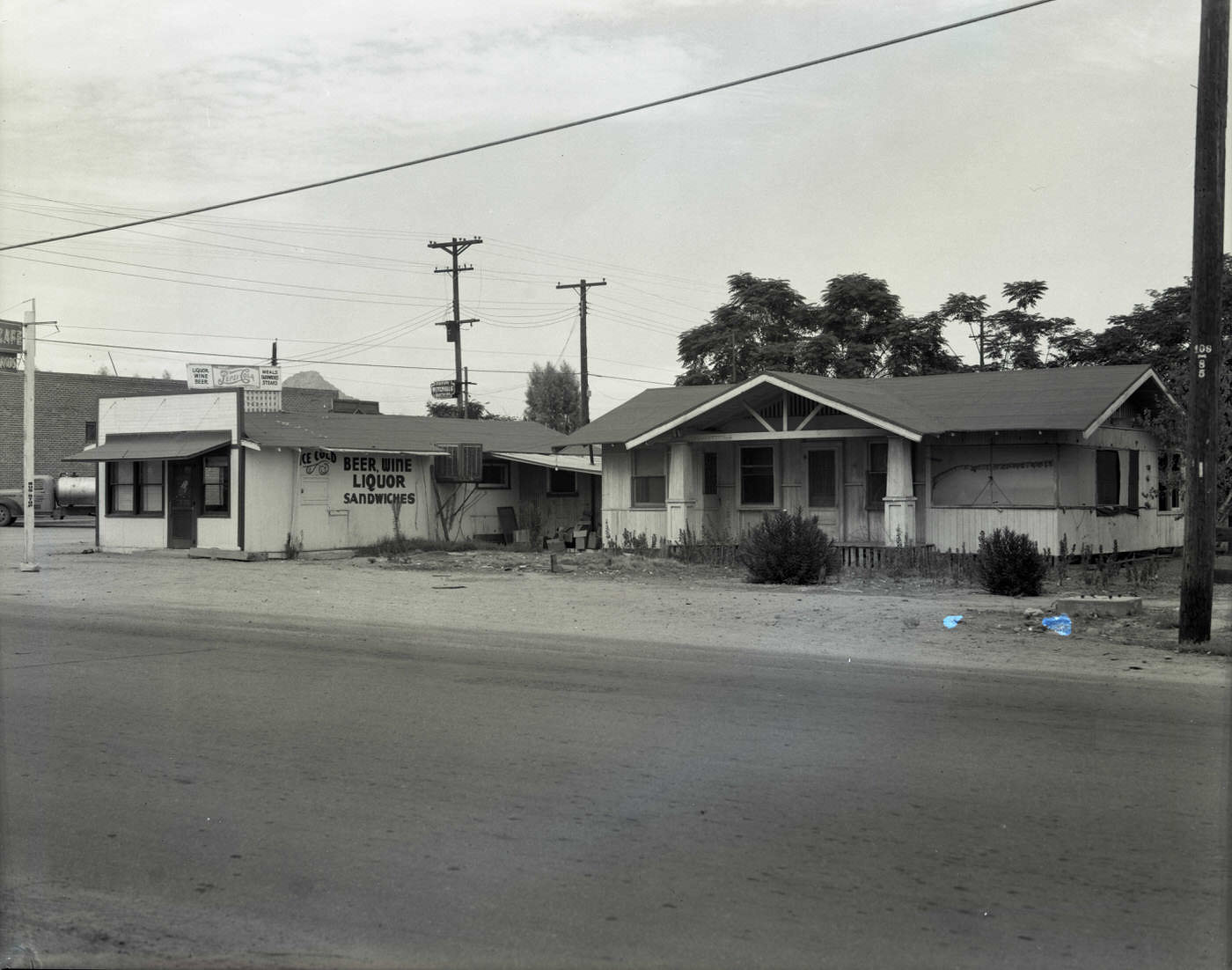 #17 Hotchkins Café Exterior, 1945