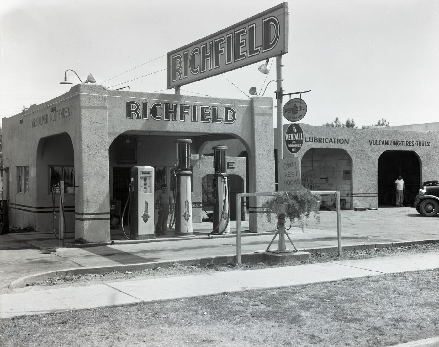 #22 Richfield Oil Co. Service Station, 1945