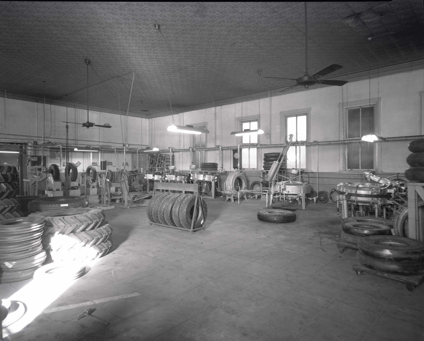 #13 Earl Stowe Tire Co. Building Interior, 1946