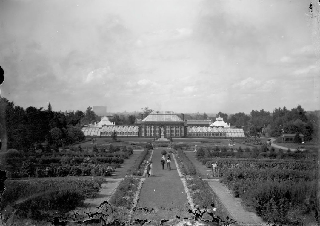 #114 Missouri Botanical Garden, 1900