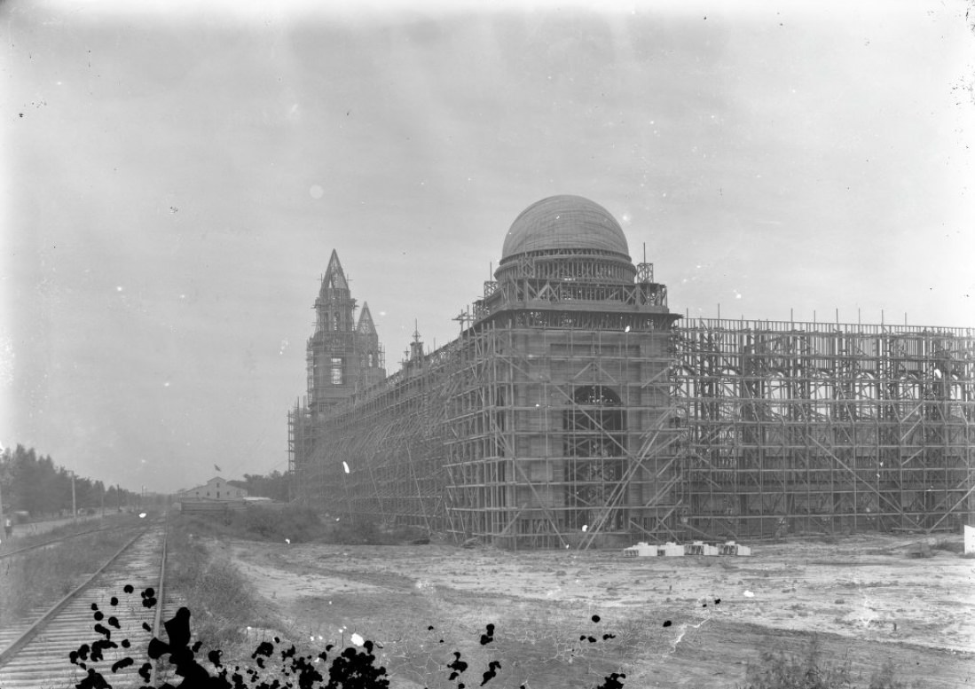#124 Side of Exposition Building Construction, 1900