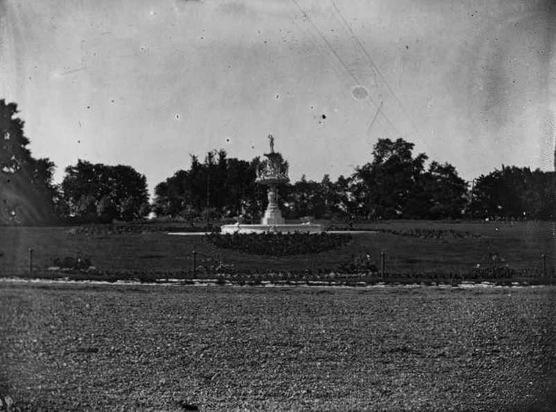 #207 Fountain as seen from Grand Drive in Forest Park, 1904