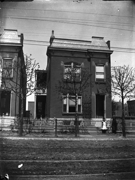 #216 2627 N. Spring Avenue, 1900