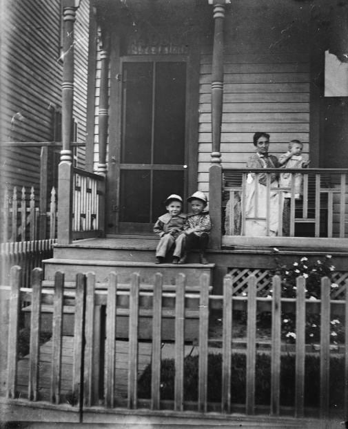 #225 Buck, Albert, Mamma and Adele Dubach, 1900